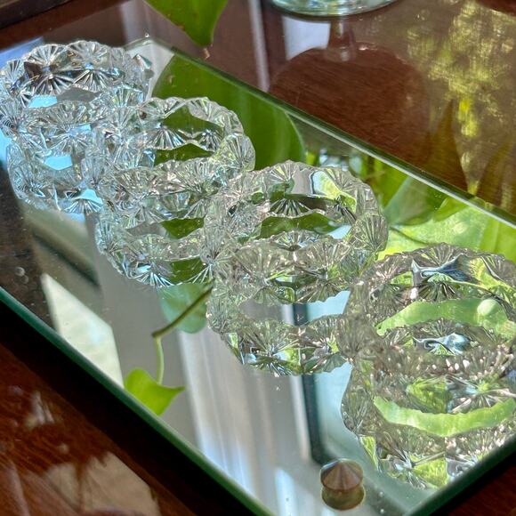 Vintage Clear Crystal Daisy & Button Design Napkin Rings Set of 4 - Picture 10 of 15